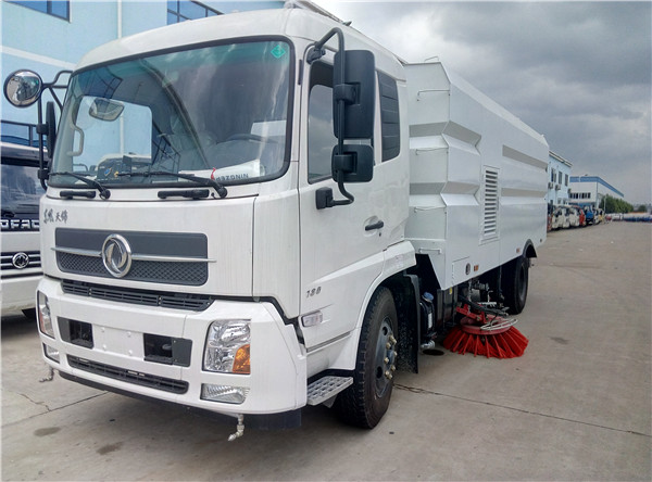東風(fēng)大型天錦洗掃車